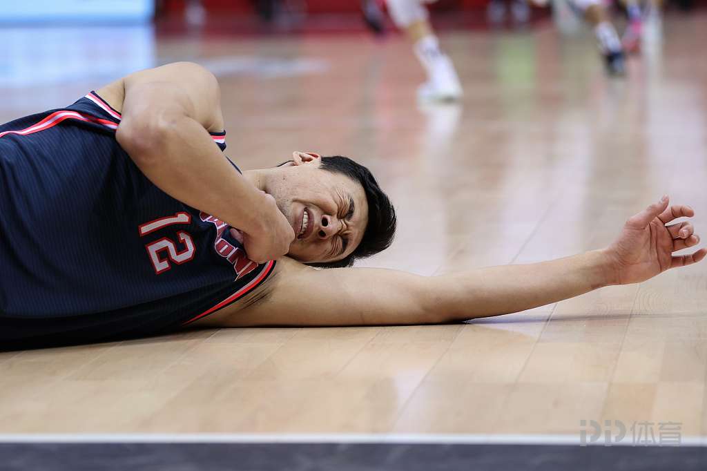 雷火竞技官网 -冲刺阶段夏洛特黄蜂调整名单以备葡超，状态回暖环节打磨，质疑声仍在，身体对抗强度拉满的简单介绍